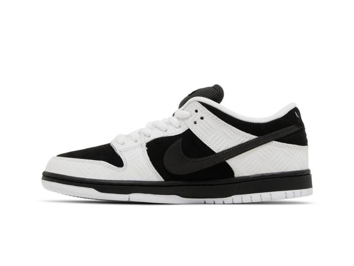 Dunk Low SB TIGHTBOOTH