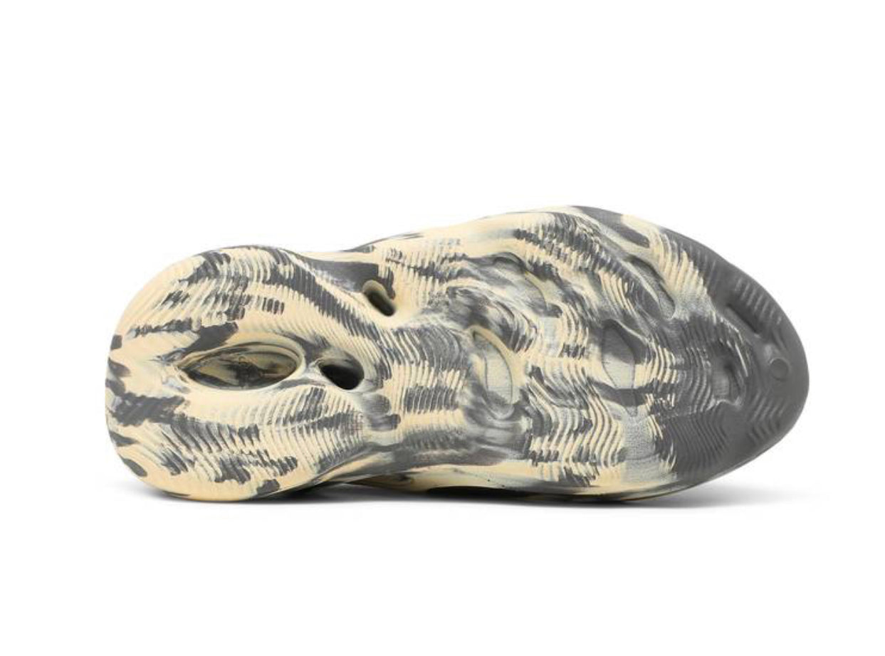 Yeezy Foam RNNR MXT Gris Luna