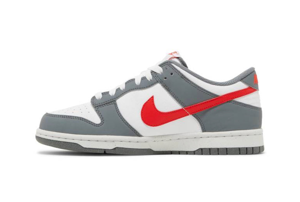 Dunk Low Next Nature Gris humo Carmesí claro