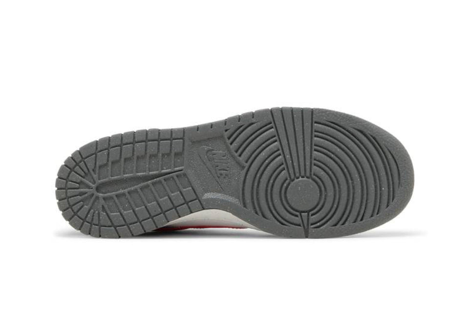 Dunk Low Next Nature Gris humo Carmesí claro