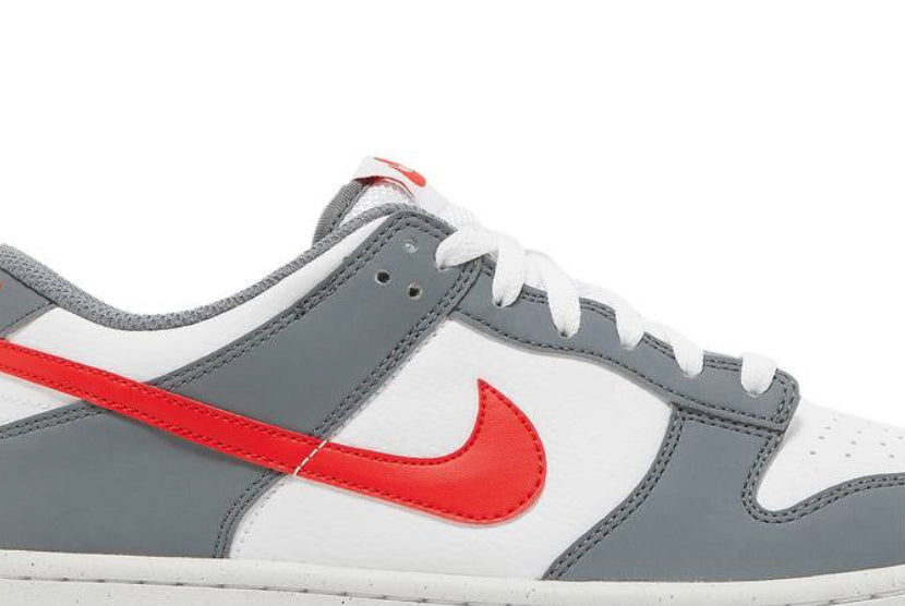 Dunk Low Next Nature Gris humo Carmesí claro