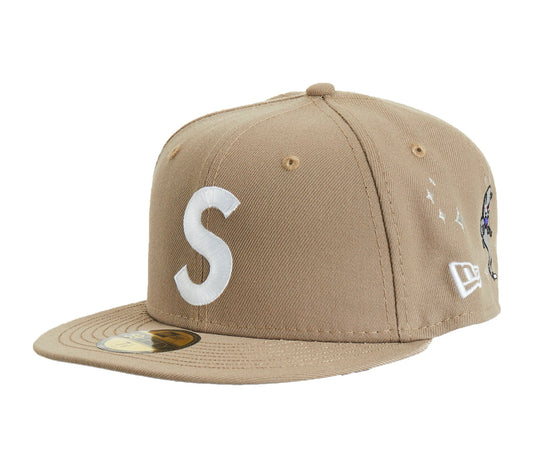 Gorra con logo del personaje S de Supreme x New Era